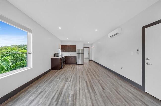 Primary Photo - 1020 SW 23rd Ave
