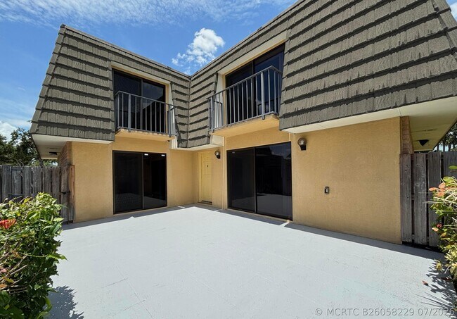 Building Photo - 1402 14th Way