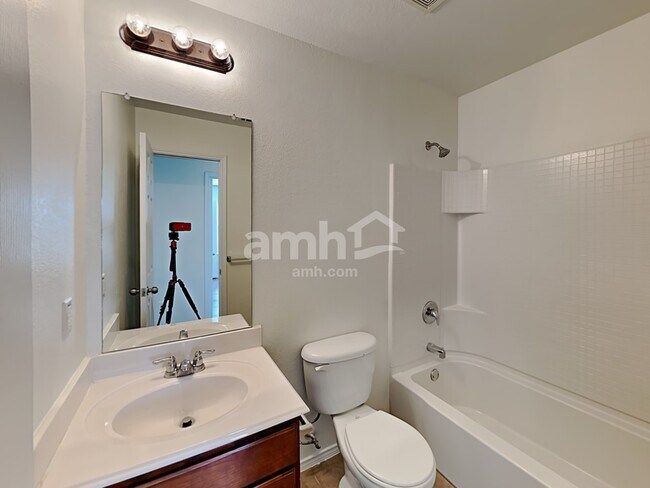 Building Photo - 42 Larkspur Dr