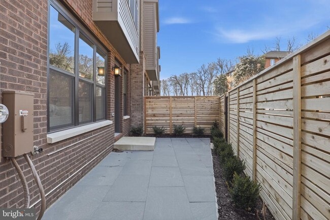 Building Photo - 5358 Zenith Overlook