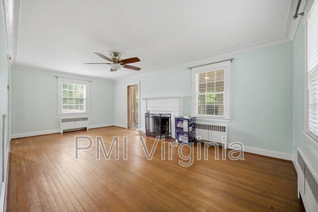 Building Photo - 400 Kemp Ln