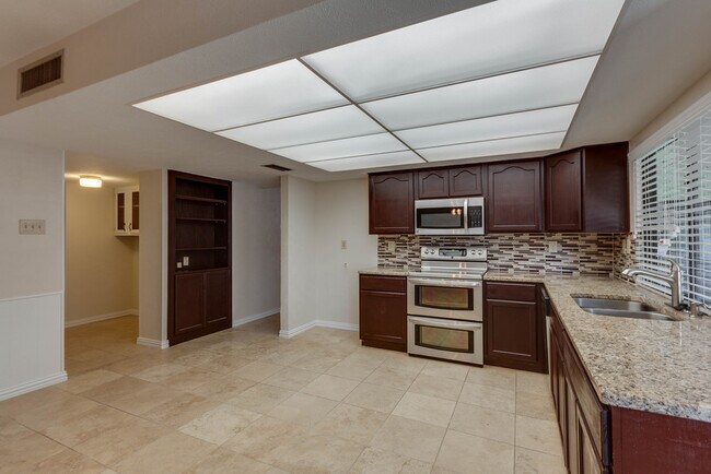 Building Photo - COMING SOON - FANTASTIC NORTH BEDFORD LOCATION