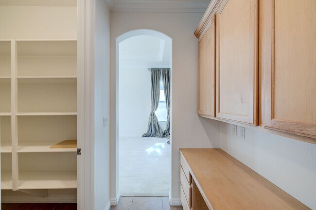 Building Photo - Beautiful 4Bd, 4Bth home in Guard Gated Community near Tivoli Village.