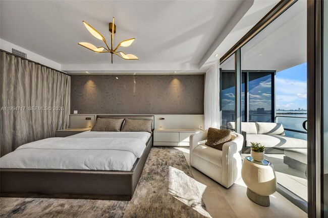 Building Photo - 700 NE 24th St