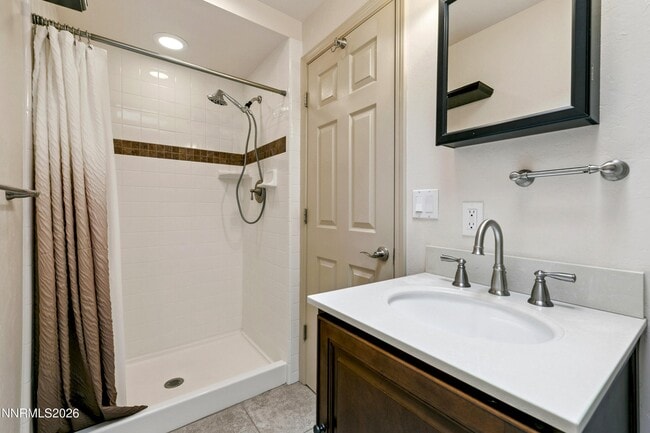 Building Photo - 215 Clubhouse Cir