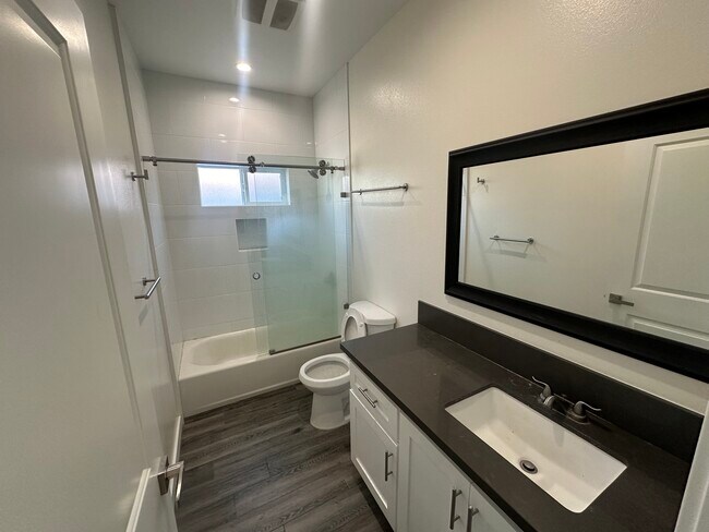 2nd Floor Bathroom - 2849 S West View St