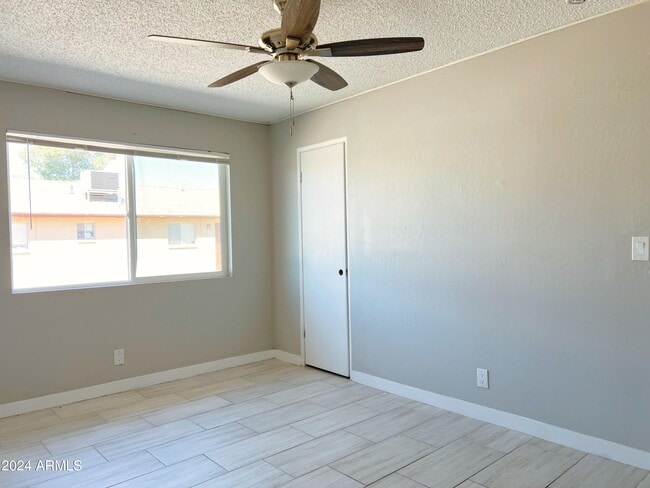 Building Photo - 6413 E Avalon St