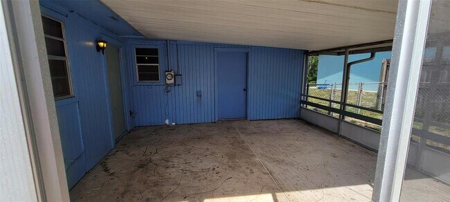 Building Photo - 1425 NE Old Mill Dr