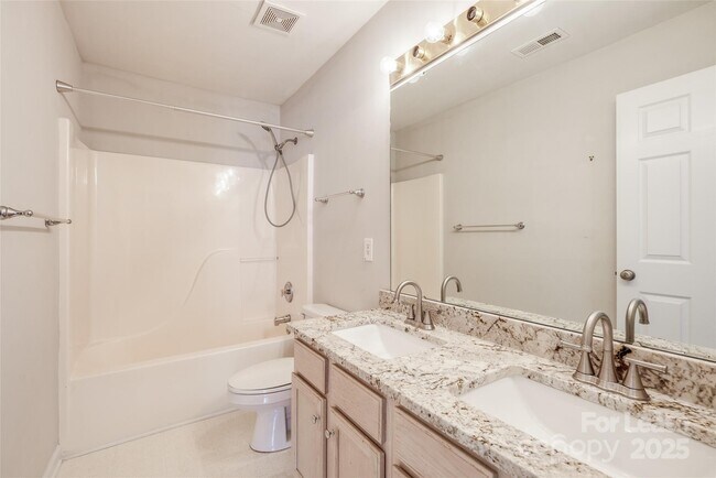 Building Photo - 16017 Woodcote Dr