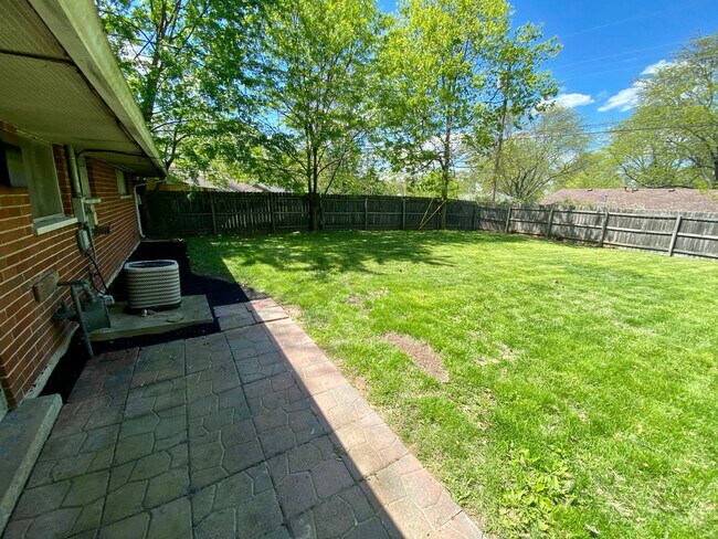 Building Photo - 301 Lesher Dr