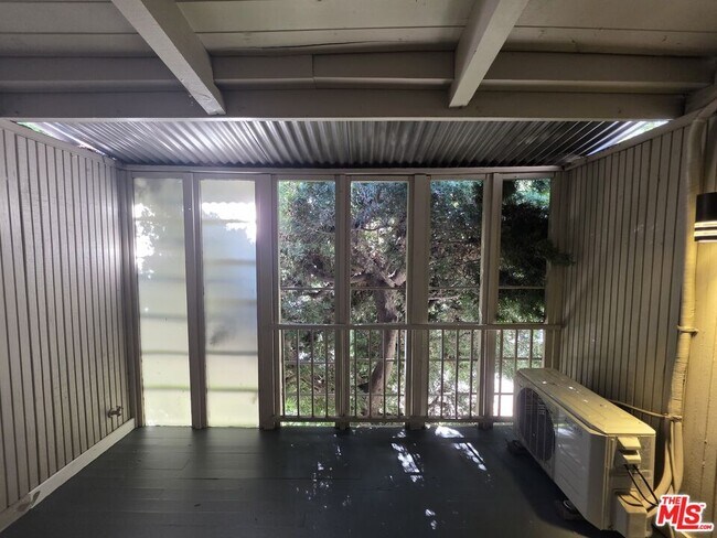 Building Photo - 11021 Missouri Ave