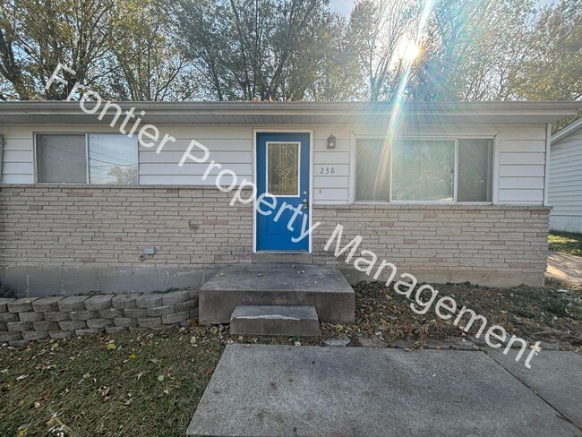 Building Photo - Charming 2-bedroom, 1-bath single-family h...