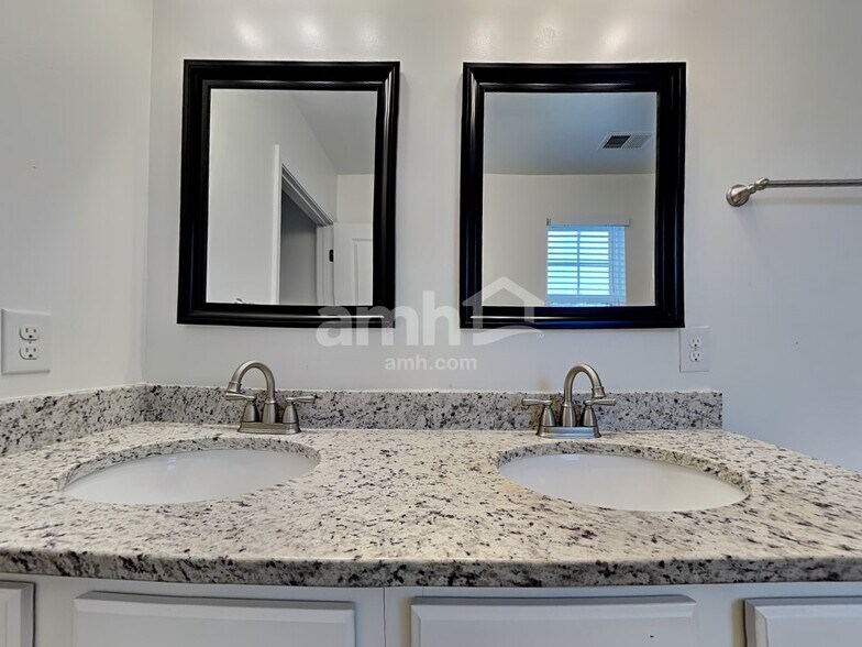 Building Photo - 7 Gardenia Dr