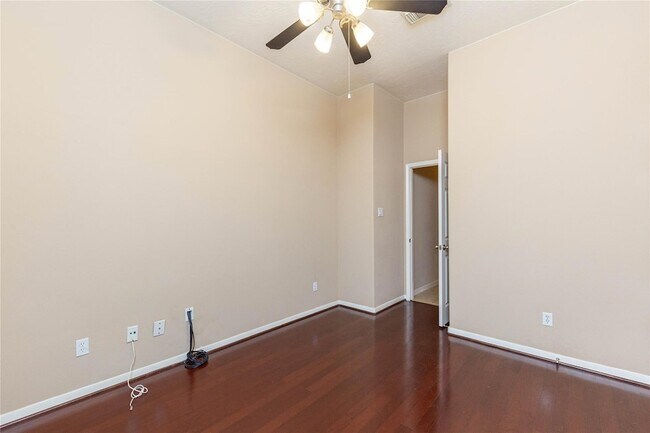 Building Photo - 2201 Signal Hill Dr