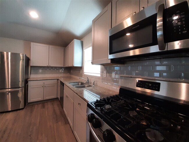 Building Photo - 221 Stalwart Hl Trl