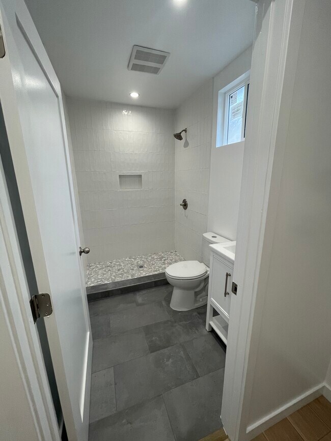 Building Photo - 9104 Cedargrove Ave