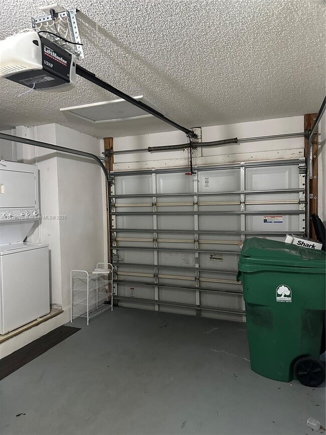 Building Photo - 10998 Mainsail Dr
