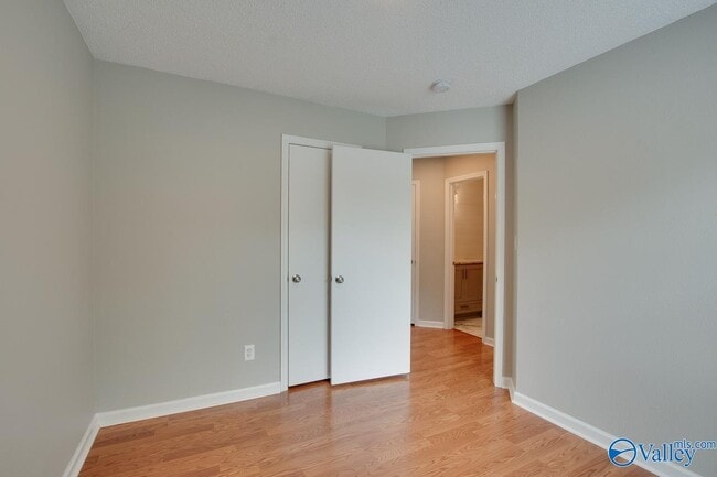 Building Photo - 118 River Oaks Dr