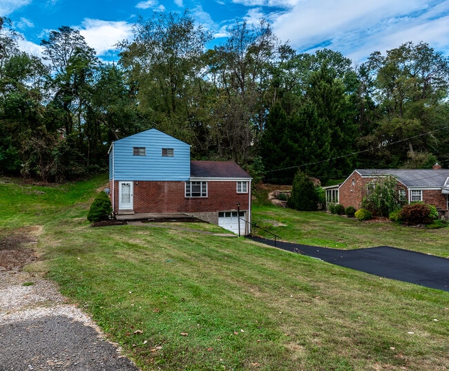 Building Photo - 2533 Sylvania Dr