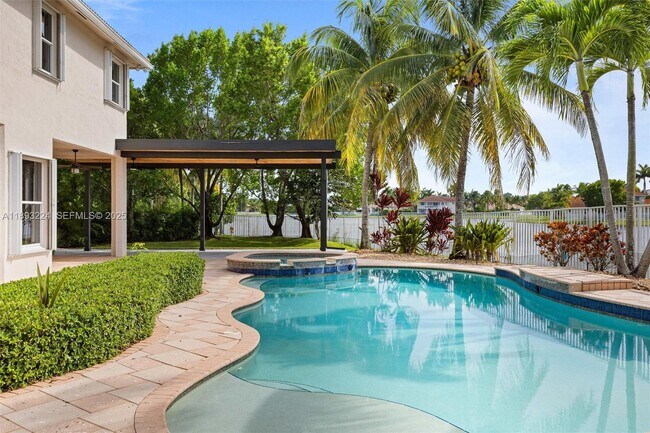 Building Photo - 926 Marina Dr