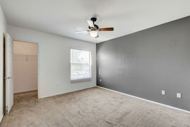 Building Photo - Adorable Southwest condo