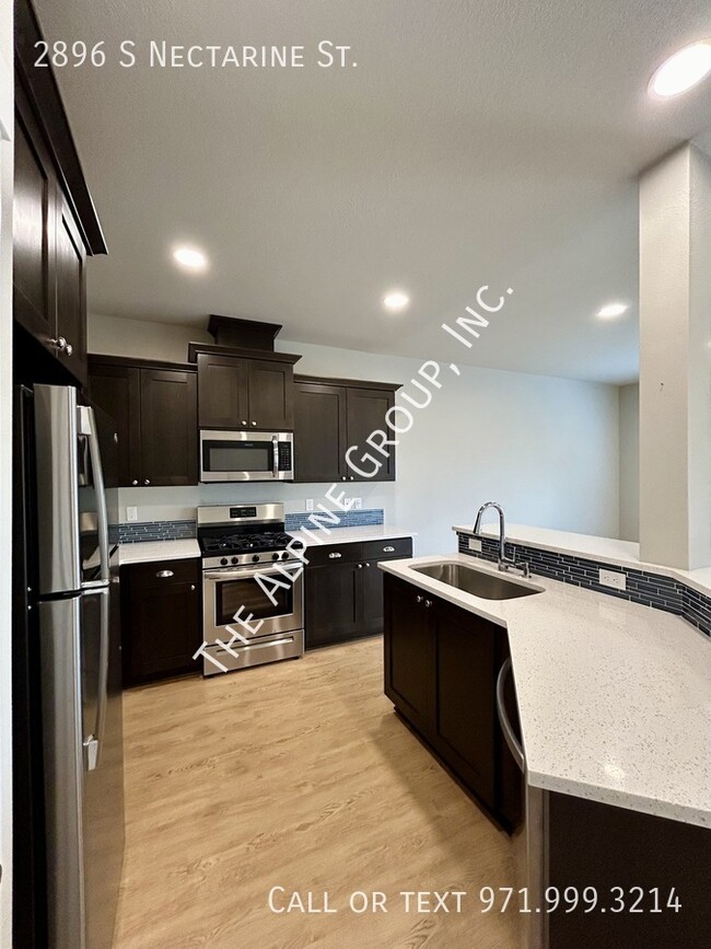 Building Photo - Cornelius Townhome - HALF OFF First Month!