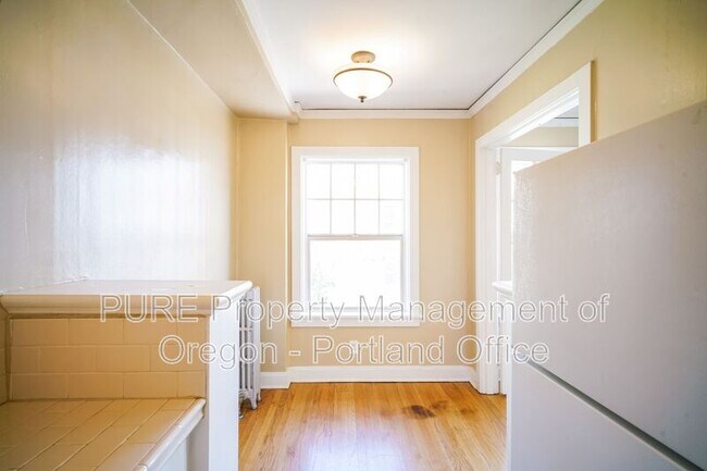 Building Photo - 709 SW 16th Ave