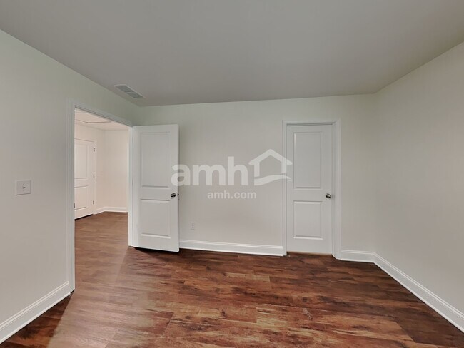 Building Photo - 639 Rivermist Dr