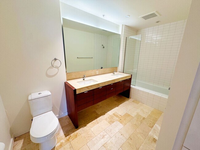 Building Photo - Spacious, open-concept 1-bedroom 7th floor condo in the South Waterfront District.