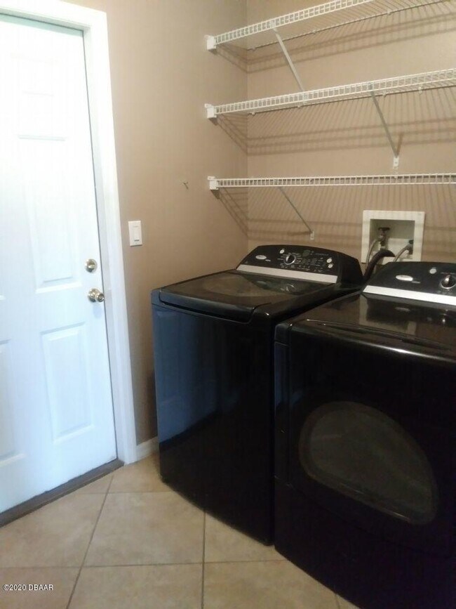 Building Photo - 6517 Shahab Ln