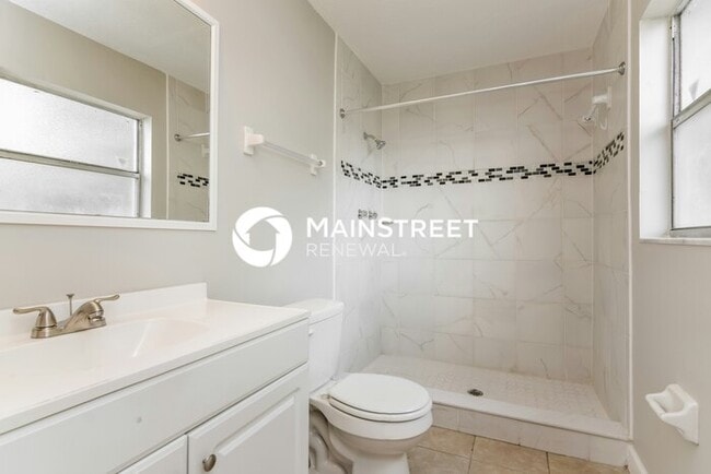 Building Photo - 4 Bedroom Pet-Friendly Home in Lakeland, FL with Main Street Renewal