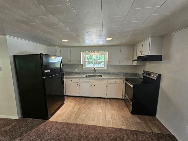 Building Photo - 37 Fairchild Dr