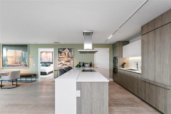 Building Photo - 360 Ocean Dr