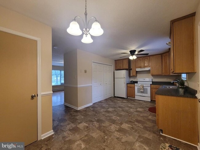 Building Photo - 113 Warren Cir