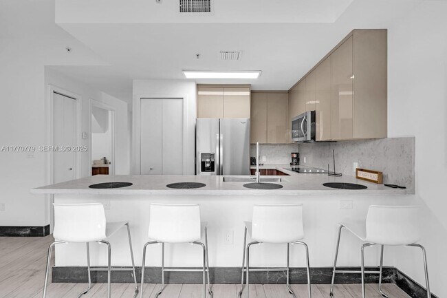 Building Photo - 15450 NW 2nd Ave