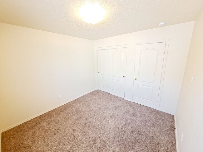 Building Photo - Gorgeous 4-bedroom, 2-bath home featuring two spacious living areas