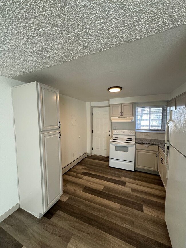 Building Photo - 2915 Straus Ln