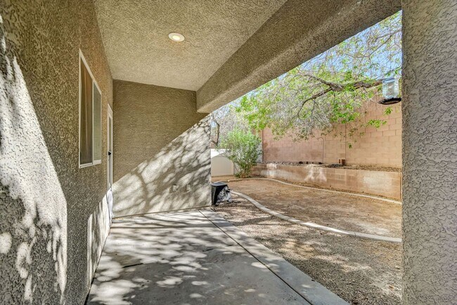 Building Photo - Stunning Northwest three bedroom w/ a loft!
