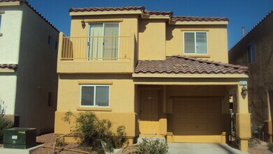 Building Photo - Beautiful 2 Story 2 Bedroom Home!