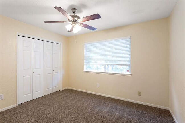 Building Photo - 930 Mesa Terrace Dr