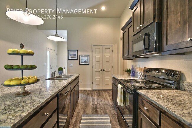 Building Photo - 443 W Apache St