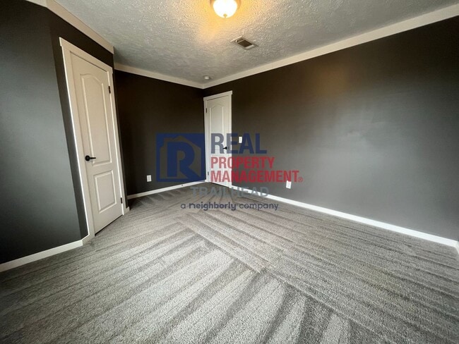 Building Photo - 3 Bed / 2 Bath Farmhouse Styled Home – Move In Ready