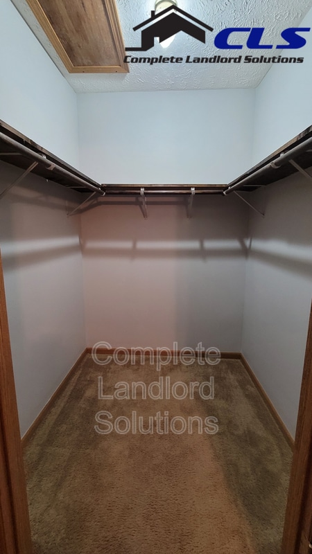 Building Photo - 554 College Ave