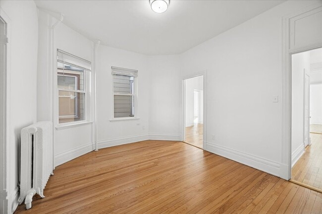 Building Photo - 3 E Quincy St