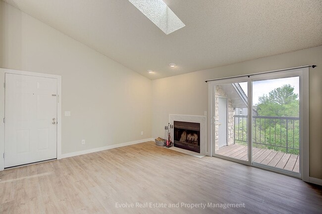 Building Photo - Evolve Real Estate: Top-Floor Condo in Prime Denver Location-Near DTC Available May 1st