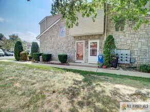 Building Photo - 87 Farnham Square