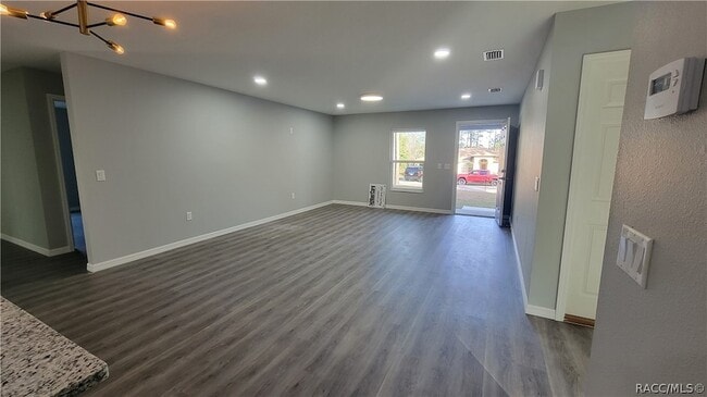 Building Photo - 788 W Glenhaven Dr