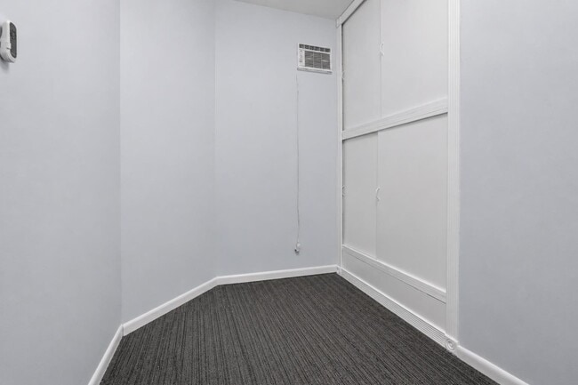 Building Photo - 406 7th St
