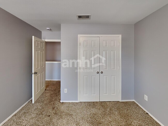 Building Photo - 2203 Shady Birch Dr