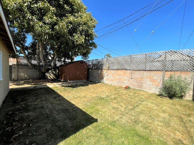 Building Photo - Midtown Ventura Bungalow